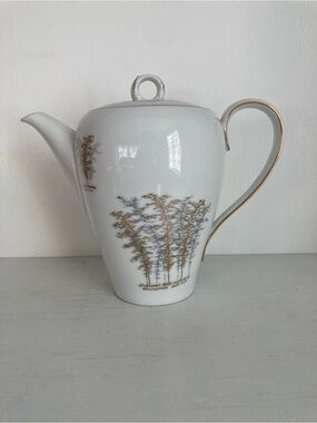 Fukagawa | Gold Bamboo White Porcelain Teapot with Gold Bamboo Accent